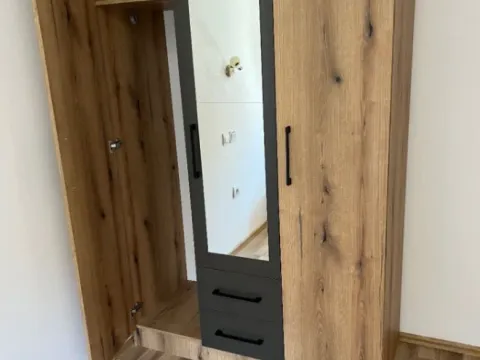 Izdavanje, dvosoban stan, 80m², Centar, Cetinje - image 2