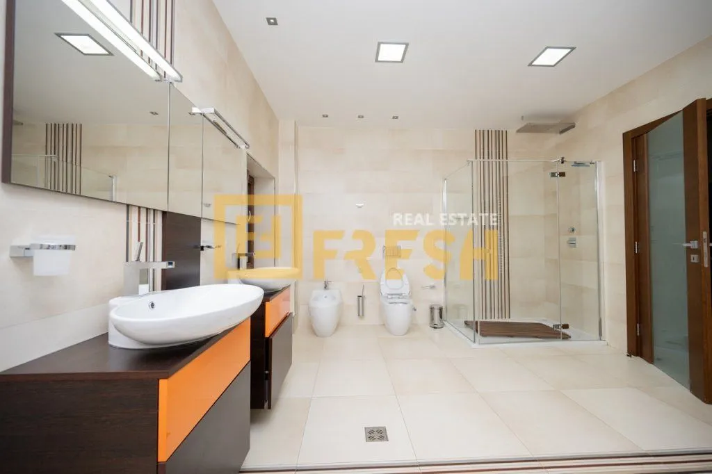Rent, house, 380m², Mareza, Podgorica