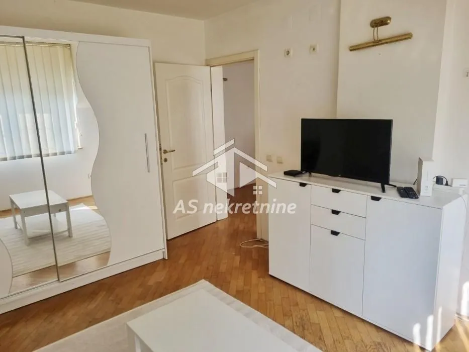 Rent, apartment, 130m², Čukarica, Beograd