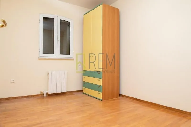 Prodaja, kuća, 460m², Zagorič, Podgorica