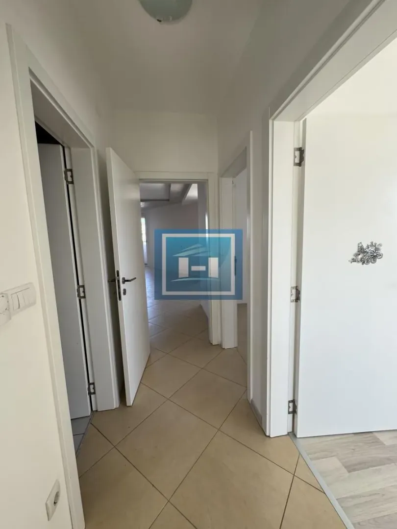 Prodaja, trosoban stan, 70m², Centar, Ćuprija