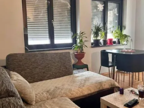 Izdavanje, jednosoban stan, 42m², Blok 9, Podgorica