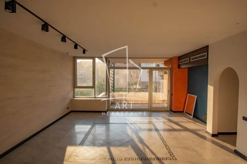Sale, four bedroom apartment, 150m², Kalenić Pijaca, Vračar Sve Podlokacije