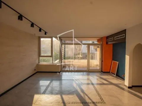 Sale, four bedroom apartment, 150m², Kalenić Pijaca, Vračar Sve Podlokacije - image 4