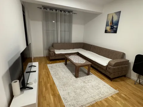 Izdavanje, dvosoban stan, 65m², Stari Aerodrom, Podgorica - image 2