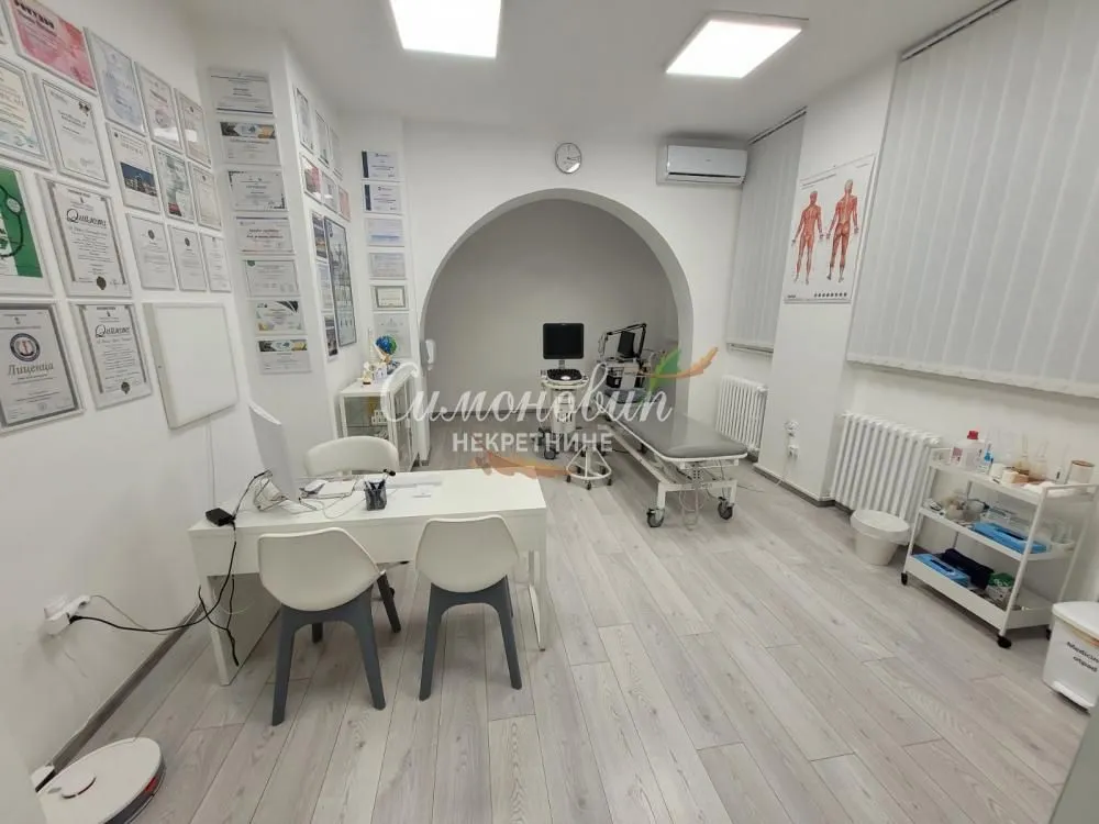 Rent, office space, 136m², Čukarica, Beograd