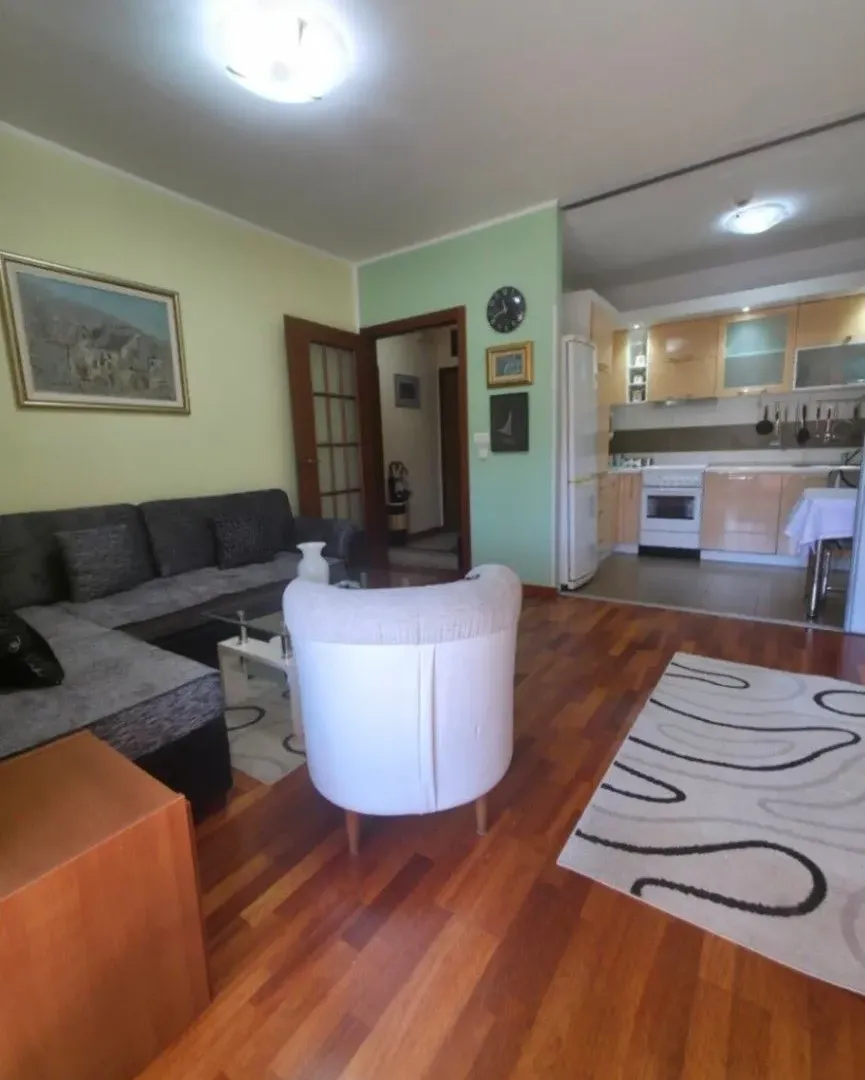 Izdavanje, dvosoban stan, 78m², City Kvart, Podgorica