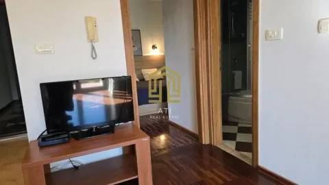 Pogled iz dnevne sobe ka hodniku, spavaćoj sobi i kupatilu. - image 4