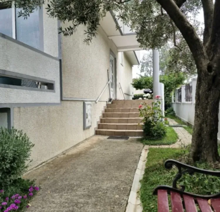 Prodaja, kuća, 350m², Stari Aerodrom, Podgorica