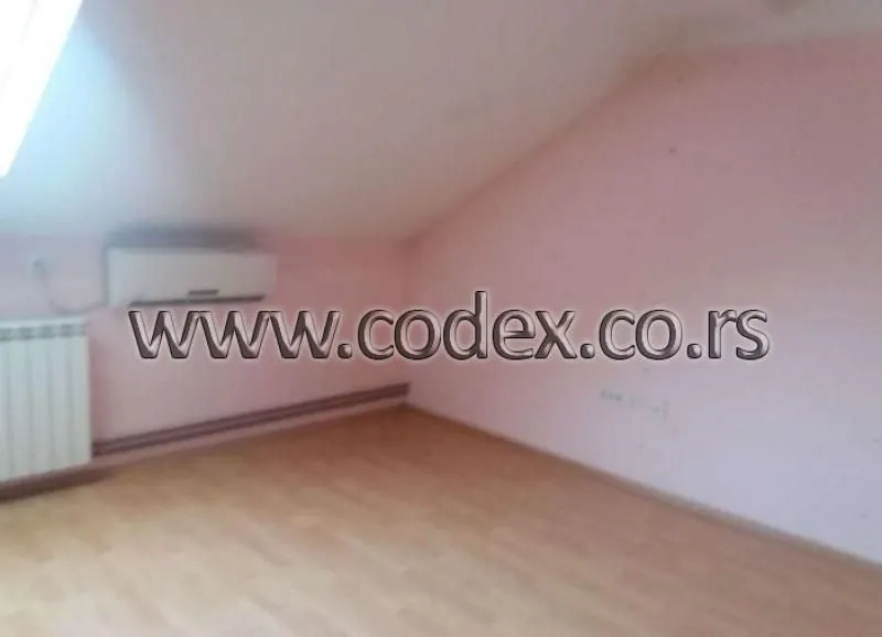 Izdavanje, poslovni prostor, 200m², Zemun Sve Podlokacije, Beograd