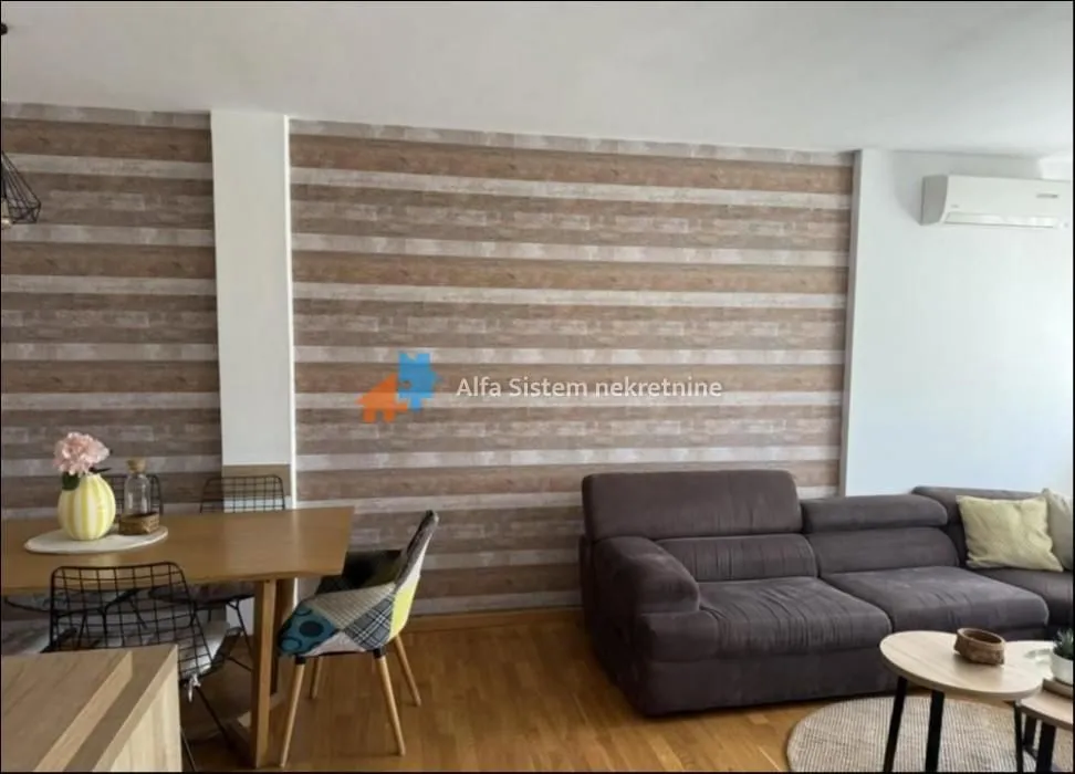 Izdavanje, trosoban stan, 70m², Novi Beograd Blok 1 Fontana, Novi Beograd Sve Podlokacije