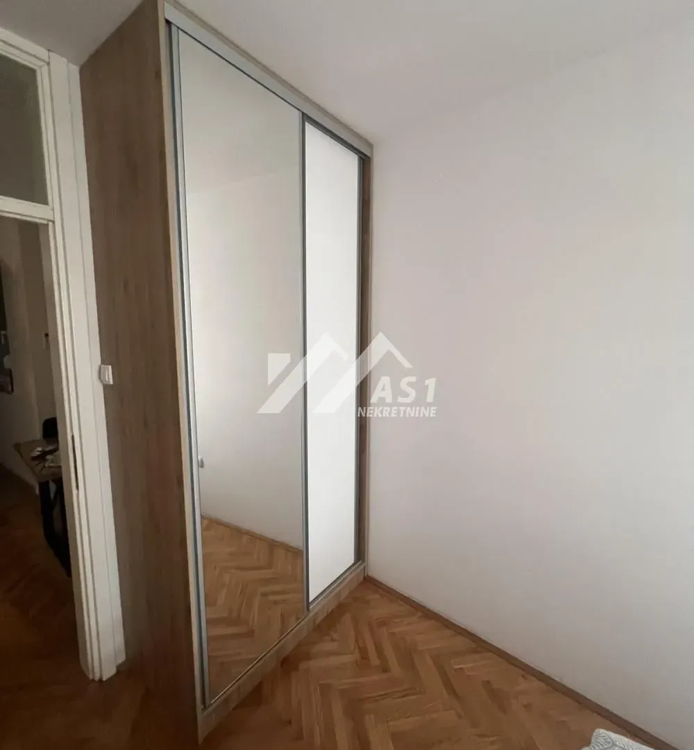 Izdavanje, dvosoban stan, 47m², Centar, Novi Sad