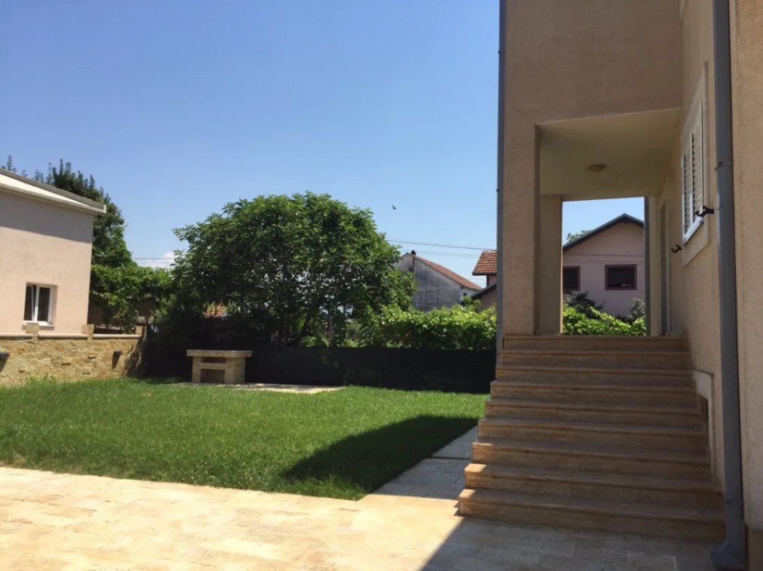 Izdavanje, kuća, 320m², Donja Gorica, Podgorica
