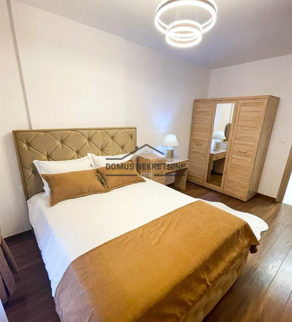 Izdavanje, dvosoban stan, 70m², Master Kvart, Podgorica
