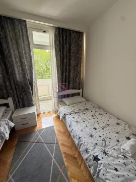 Children's bedroom with two single beds and access to the terrace. - image 11