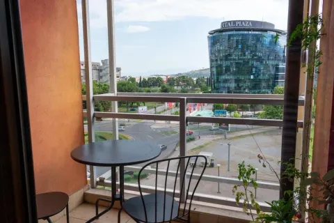 Izdavanje, trosoban stan, 89m², Preko Morače, Podgorica - image 2