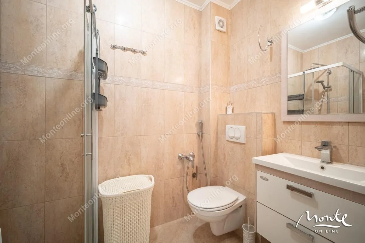 Prodaja, jednosoban stan, 59m², Dobrota, Kotor