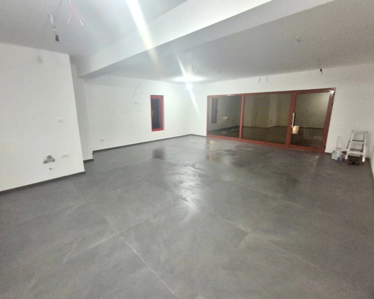 Izdavanje, poslovni prostor, 54m², Momišići, Podgorica