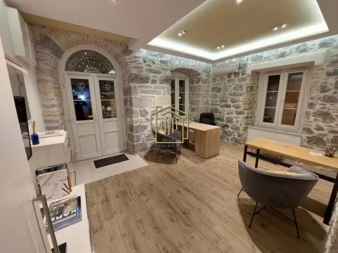 Izdavanje, poslovni prostor, 50m², Centar, Kotor - image 5