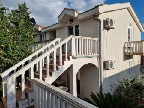 Izdavanje, dvosoban stan, 72m², Tivat, Crna Gora - image 3