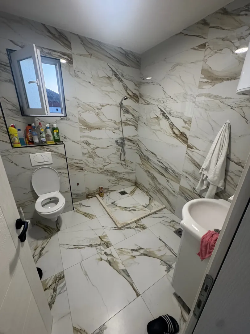 Izdavanje, kuća, 170m², Zaljevo, Bar