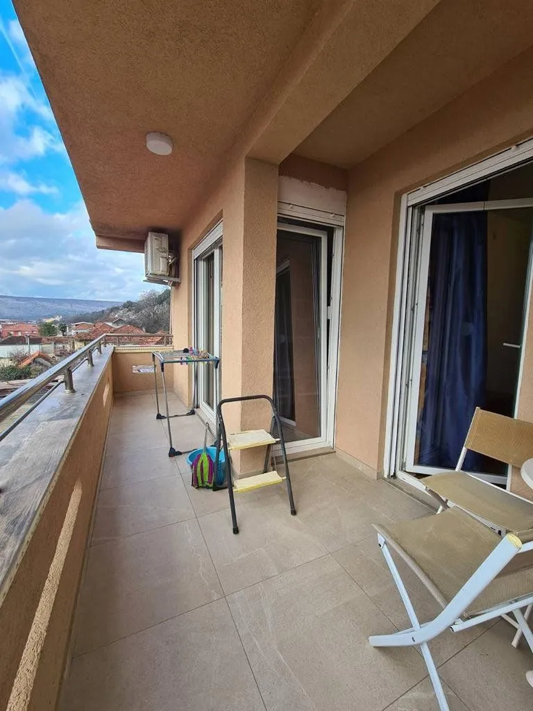 Izdavanje, dvosoban stan, 75m², Blok 5, Podgorica