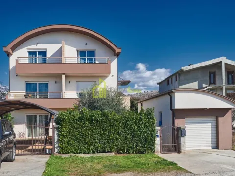 Prodaja, kuća, 255m², Vranići, Podgorica - image 15