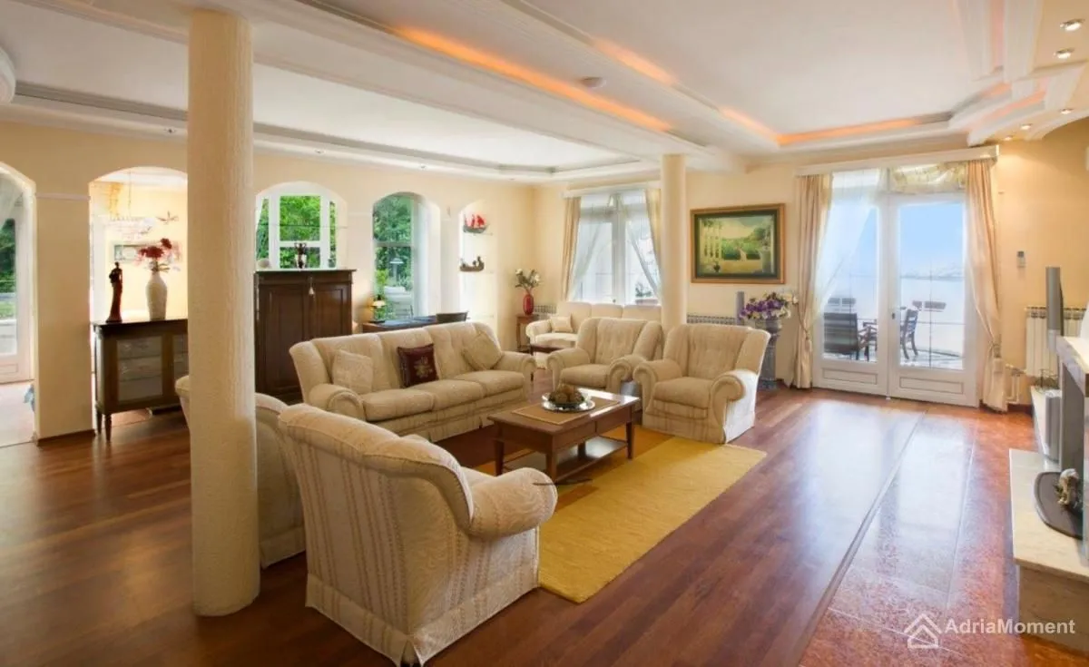 Sale, house, 560m², Sveti Stefan, Budva
