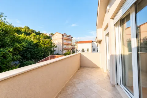 Rent, two bedroom apartment, 72m², Momišići, Podgorica - image 13