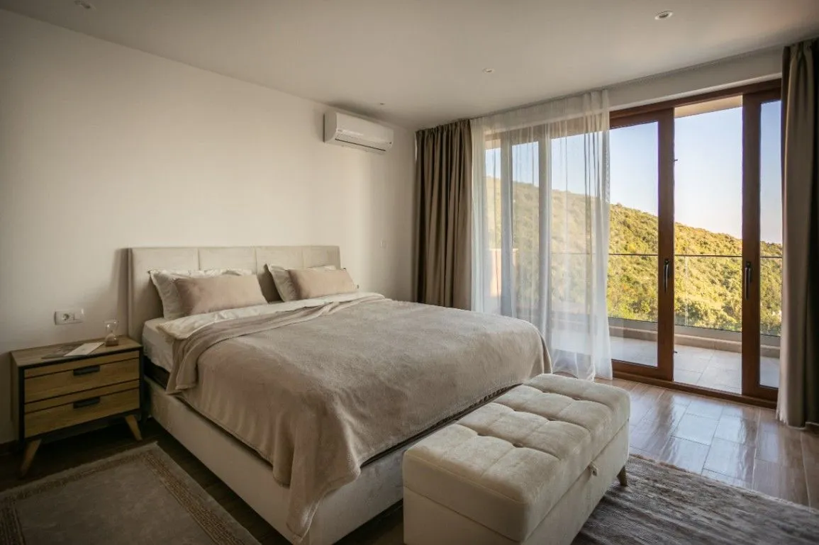 Izdavanje, kuća, 450m², Krimovica, Kotor