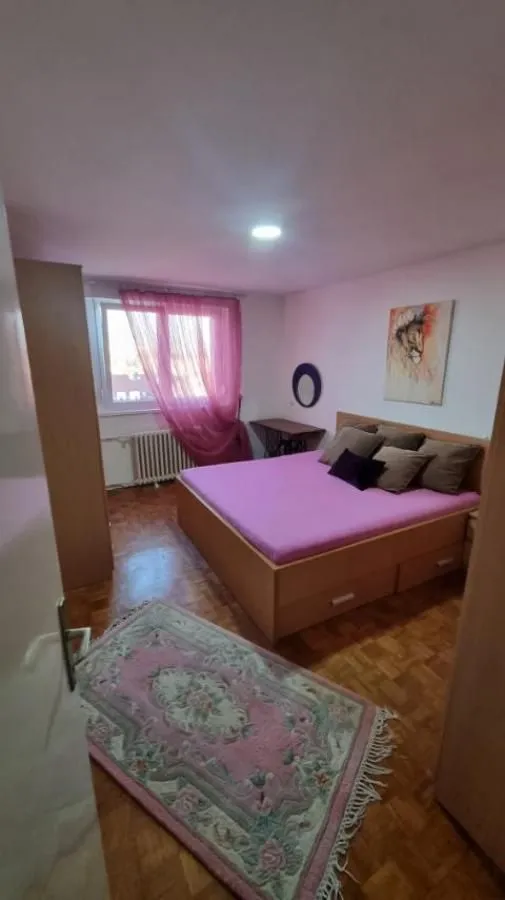 Izdavanje, trosoban stan, 70m², Centar, Novi Sad