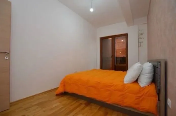 Prodaja, dvosoban stan, 70m², Kalimanj, Tivat