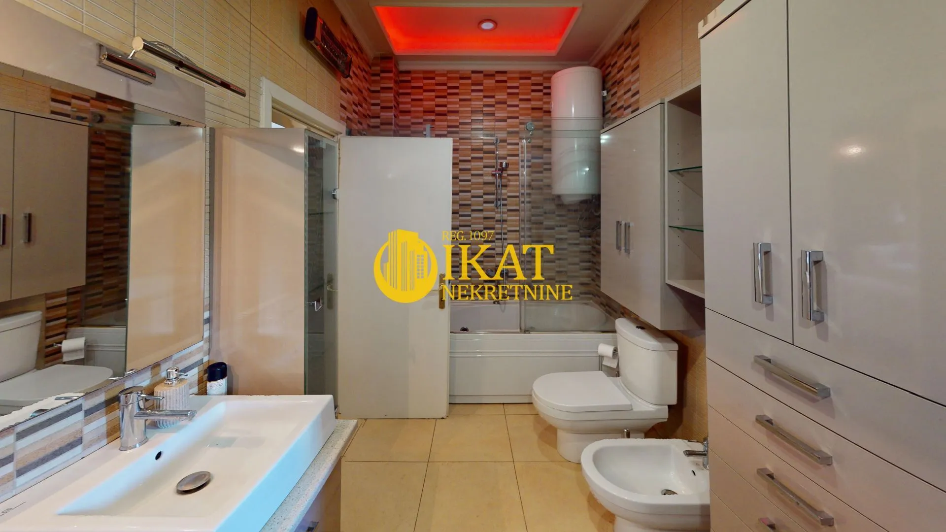 Prodaja, dvosoban stan, 76m², Centar Sve Podlokacije, Beograd