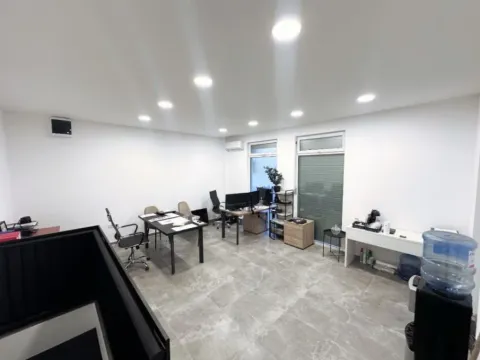 Izdavanje,  poslovni prostor, 56m2, Blok 9, Podgorica