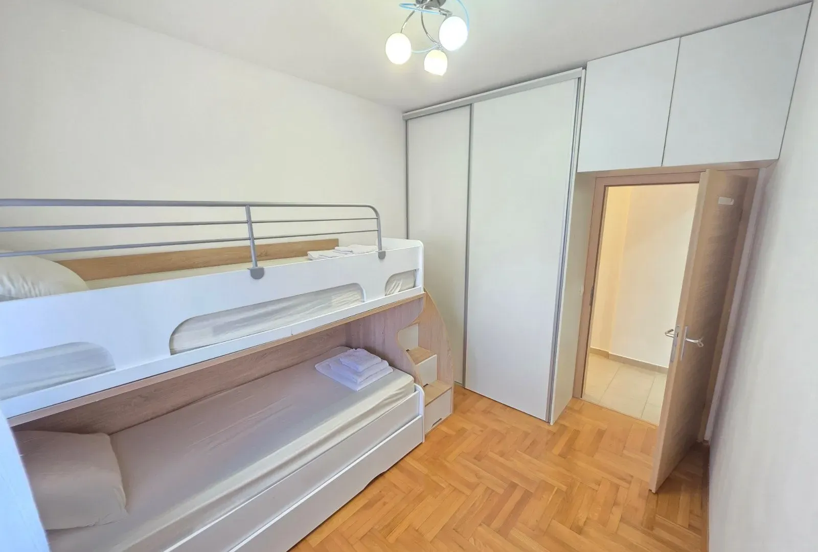 Izdavanje, dvosoban stan, 60m², Budva okolina, Budva