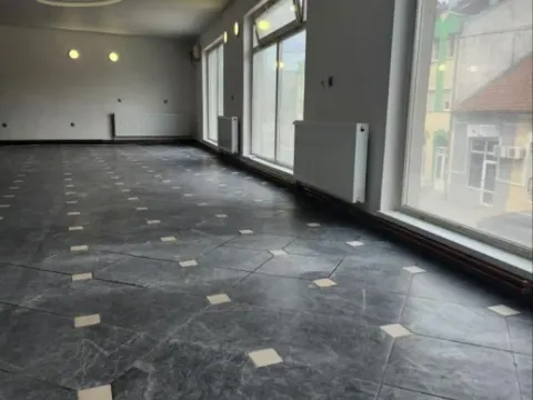 Izdavanje, poslovni prostor, 200m², Centar, Novi Sad - image 4