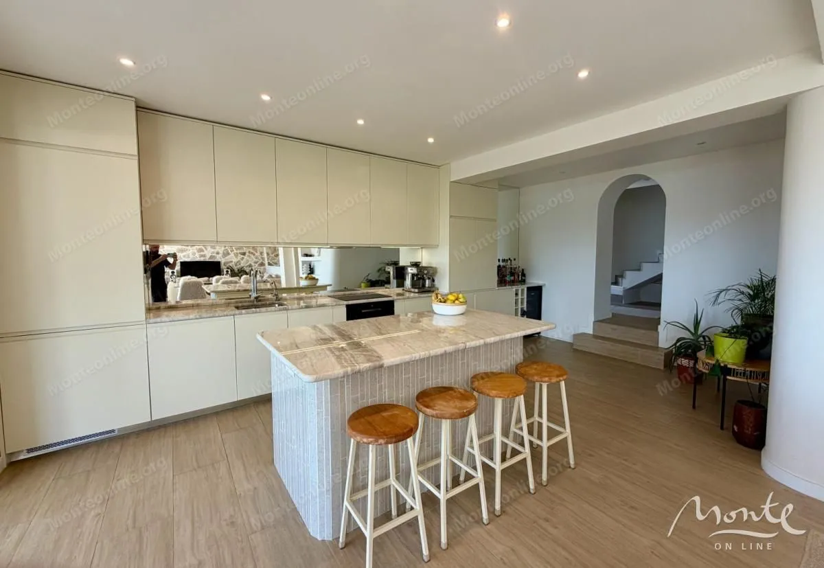 Prodaja, kuća, 220m², Tivat, Crna Gora