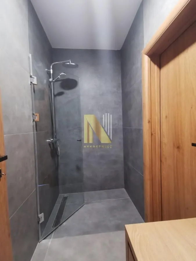 Prodaja, četvorosoban stan, 124m², Sremska Kamenica, Petrovaradin