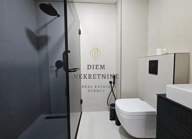 Izdavanje, jednosoban stan, 70m², Centar, Bar
