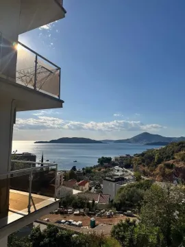 Pogled na more i okolinu sa terase objekta. - image 2