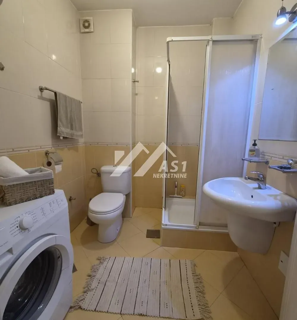 Izdavanje, jednosoban stan, 33m², Socijalno, Novi Sad Sve Podlokacije