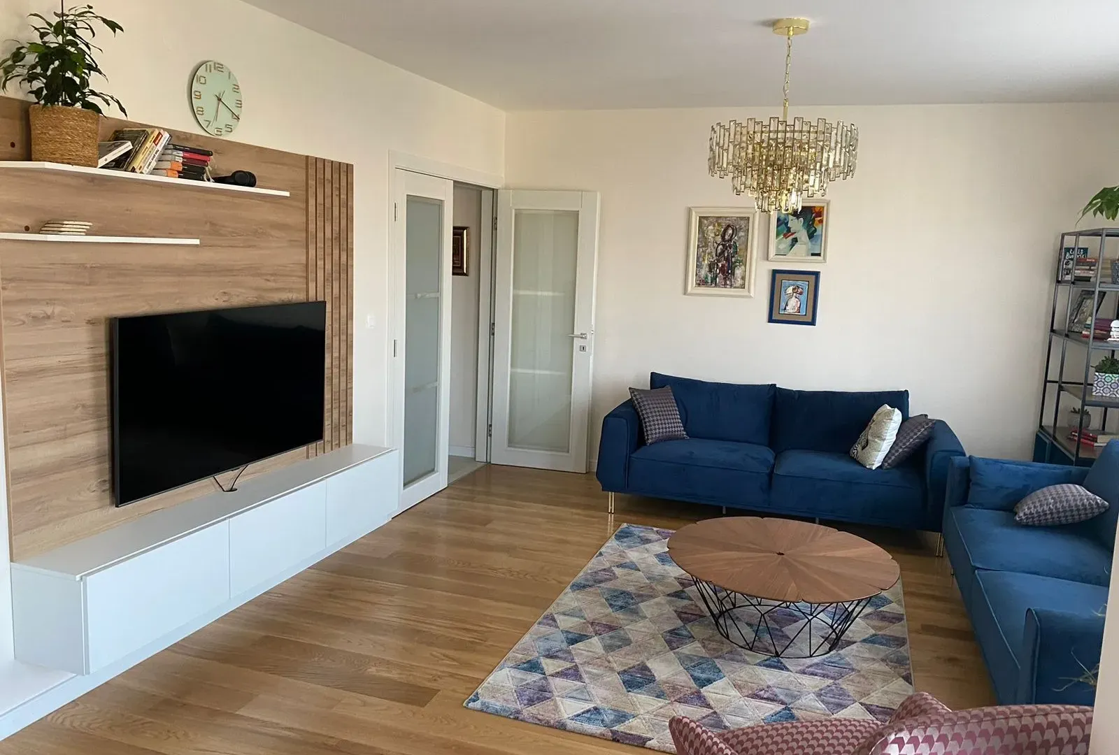 Izdavanje, trosoban stan, 94m², Central Point, Podgorica