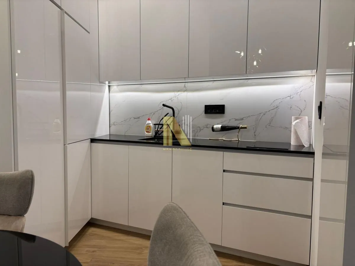 Izdavanje, dvosoban stan, 57m², Centar, Novi Sad