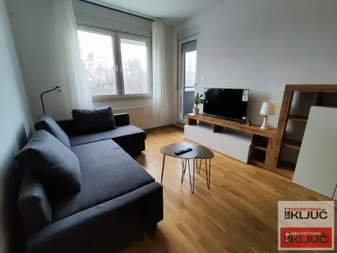 Izdavanje, jednosoban stan, 49m², Novi Sad, Srbija - image 2