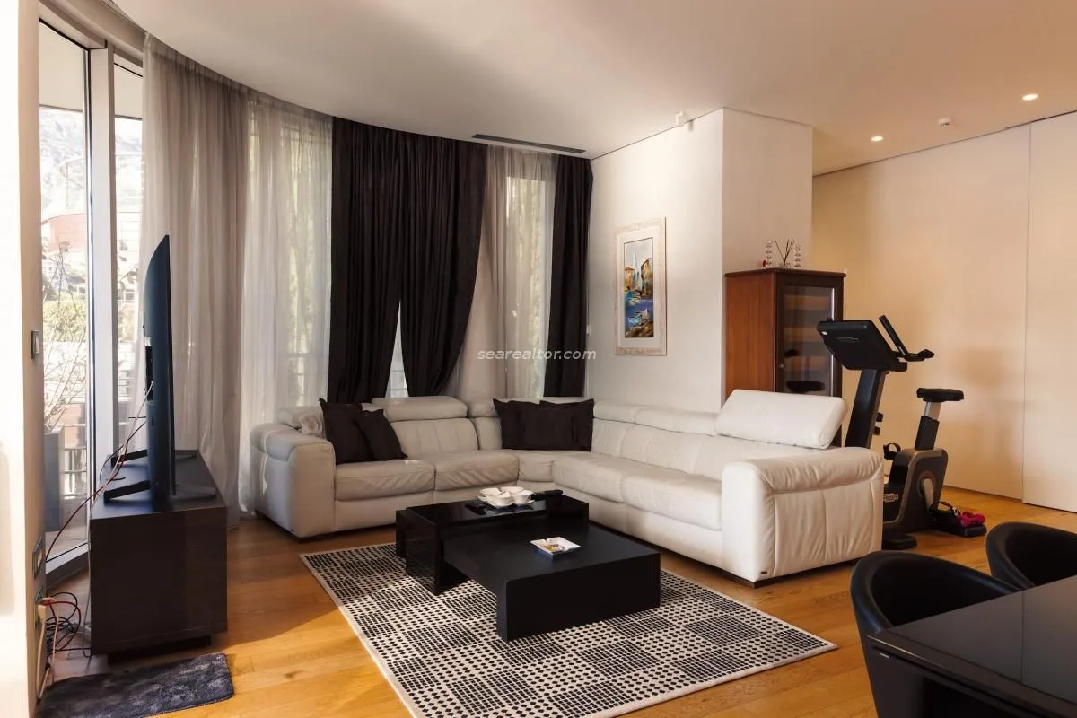 Izdavanje, dvosoban stan, 148m², Budva, Crna Gora