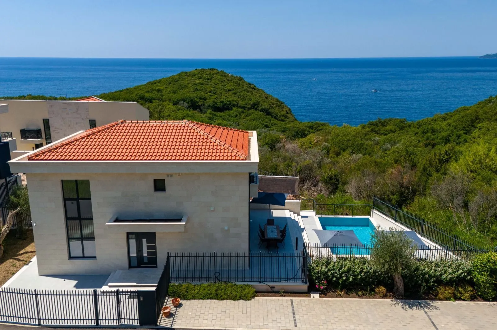 Sale, house, 318m², Reževići, Budva