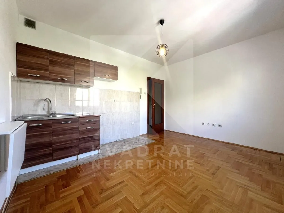 Rent, office space, 25m², Krivi Most, Podgorica