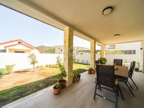 Prodaja, kuća, 130m², Tološi, Podgorica - image 8