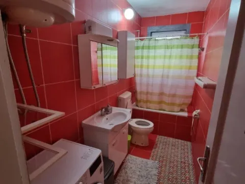 Izdavanje, jednosoban stan, 53m², Centar, Podgorica - image 4