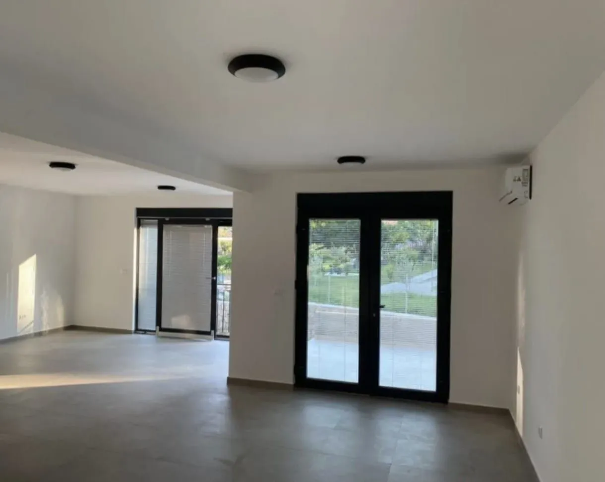 Rent, office space, 70m², Gradiošnica, Tivat
